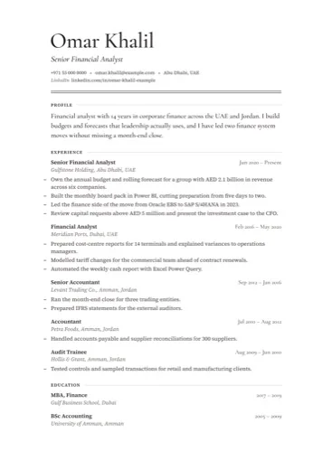 Design Editorial mit Serifen-Schrift beim Namen